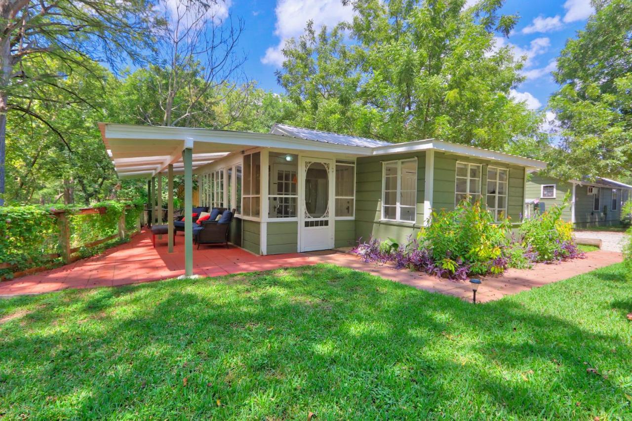 Creekside Cabins - The Getaway Wimberley Exterior photo