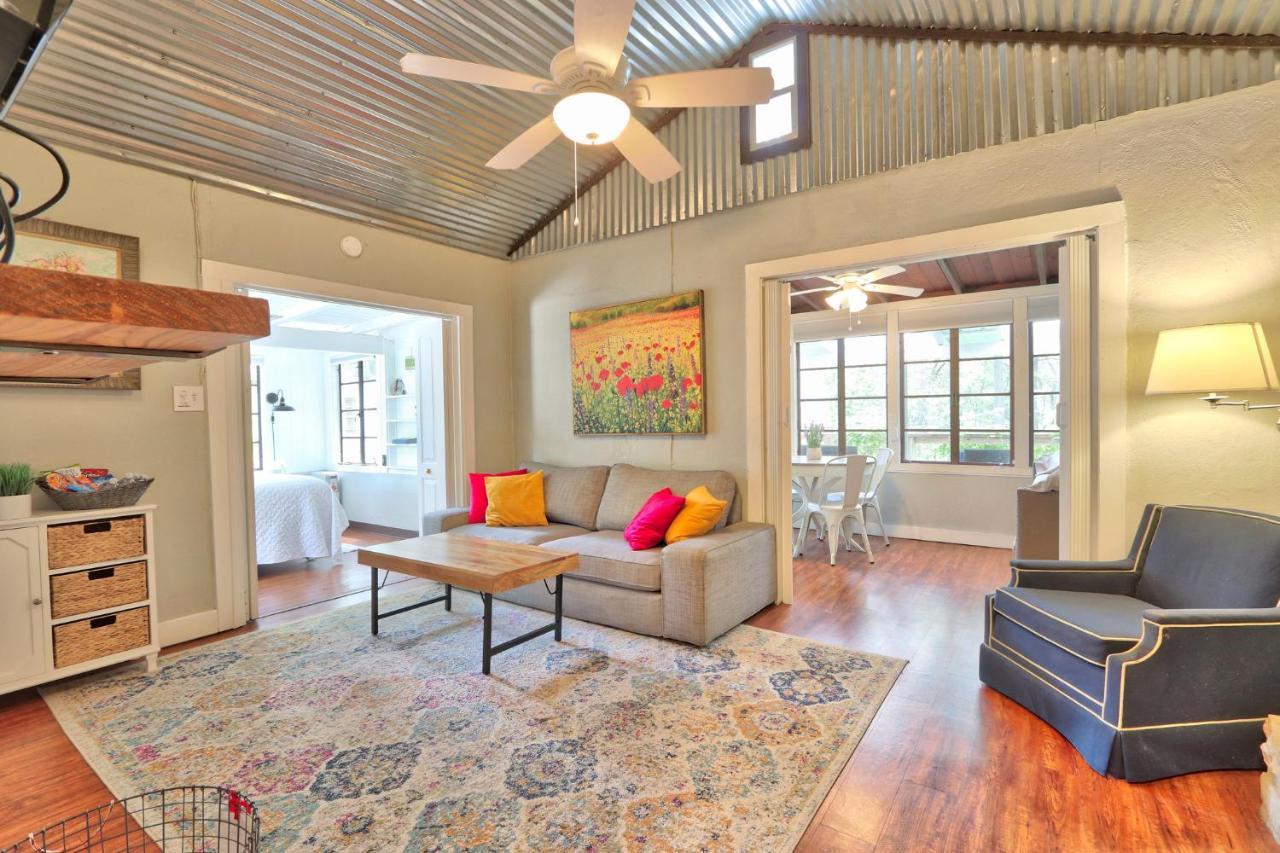 Creekside Cabins - The Getaway Wimberley Exterior photo