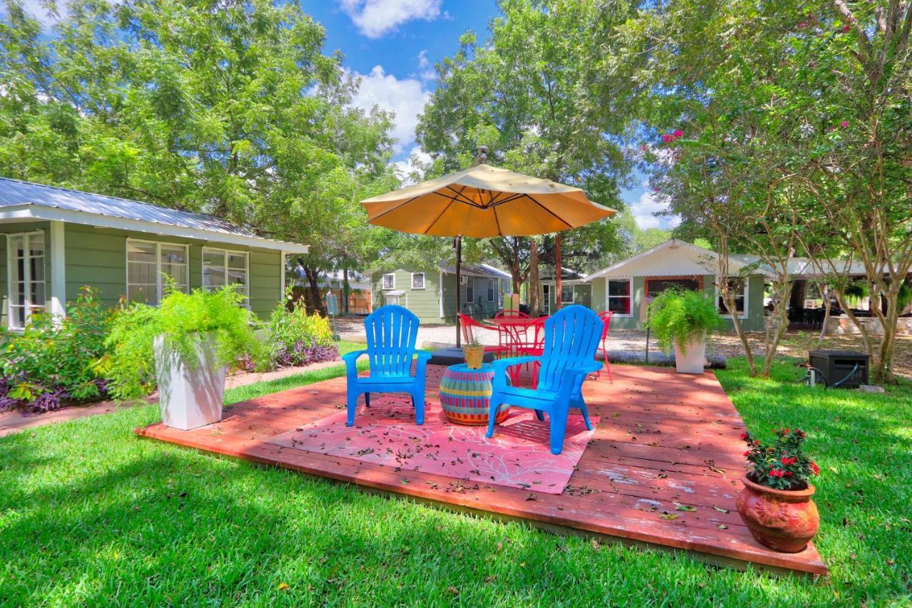 Creekside Cabins - The Getaway Wimberley Exterior photo