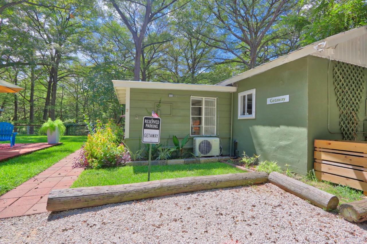 Creekside Cabins - The Getaway Wimberley Exterior photo